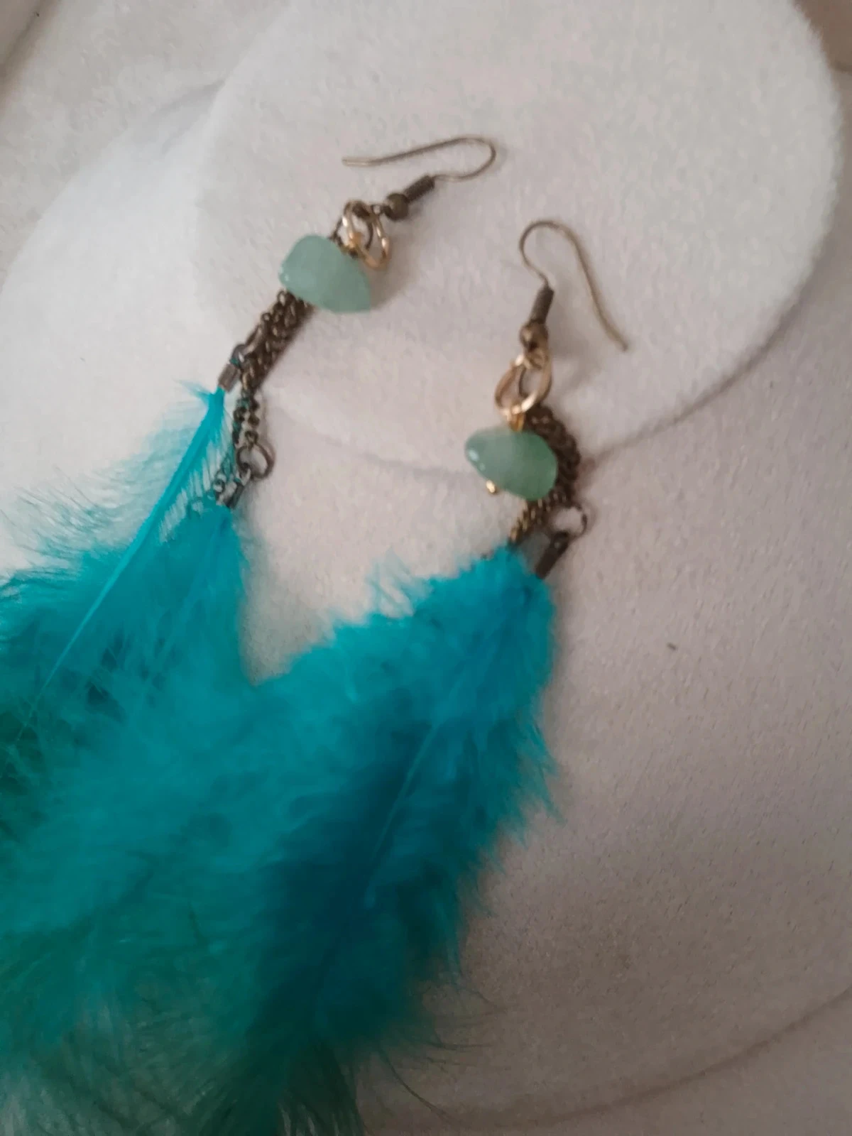 Boucles d'oreilles bohèmes plumes et pierres naturelles – photo 2